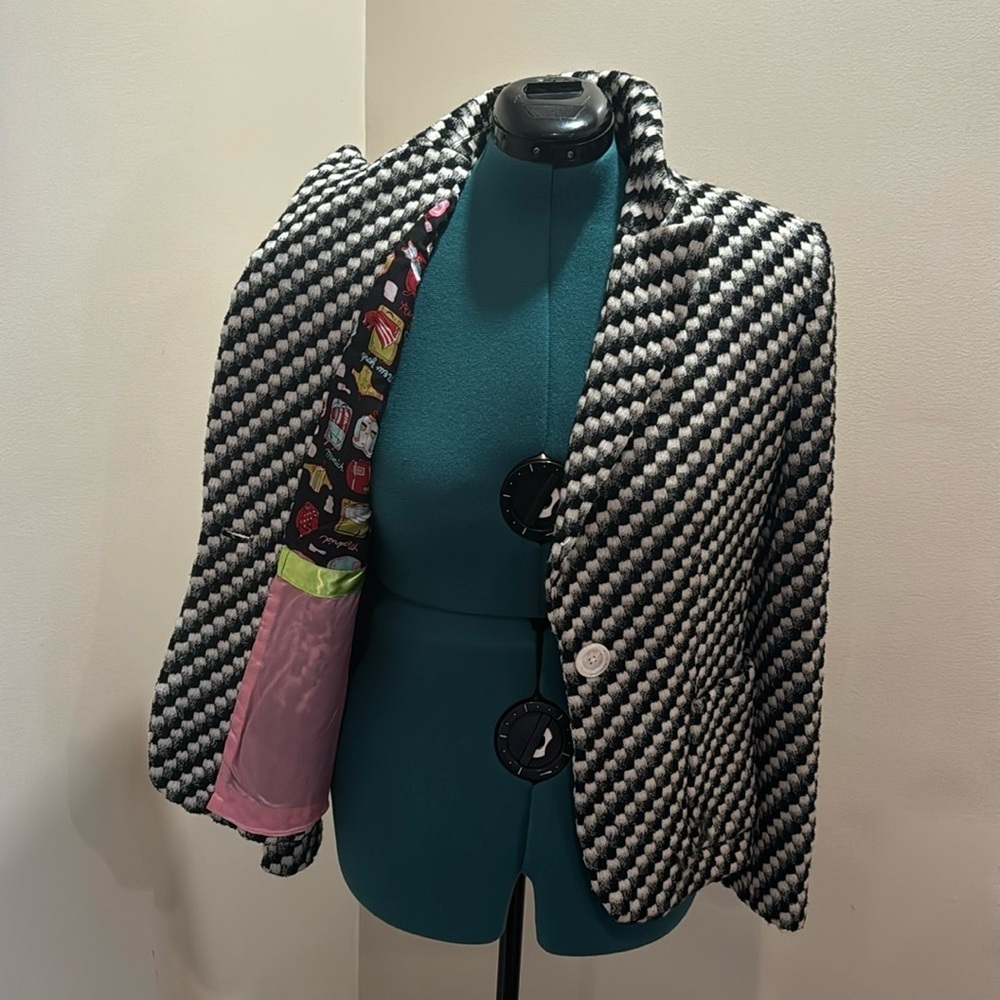 Gorgeous Wool Blazer With Fun Lining!